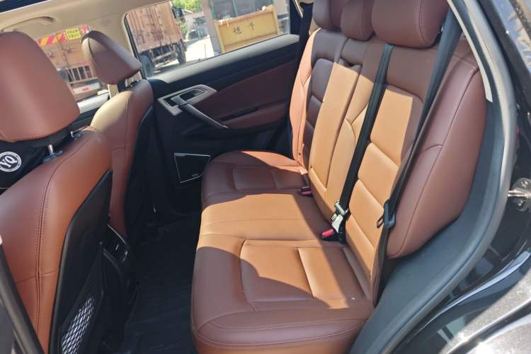 Used Geely Auto Emgrand X7 Sport 2018 1.8TD Automatic Two-Wheel Drive ZhiZun Model with 4G Connectivity Interior 4