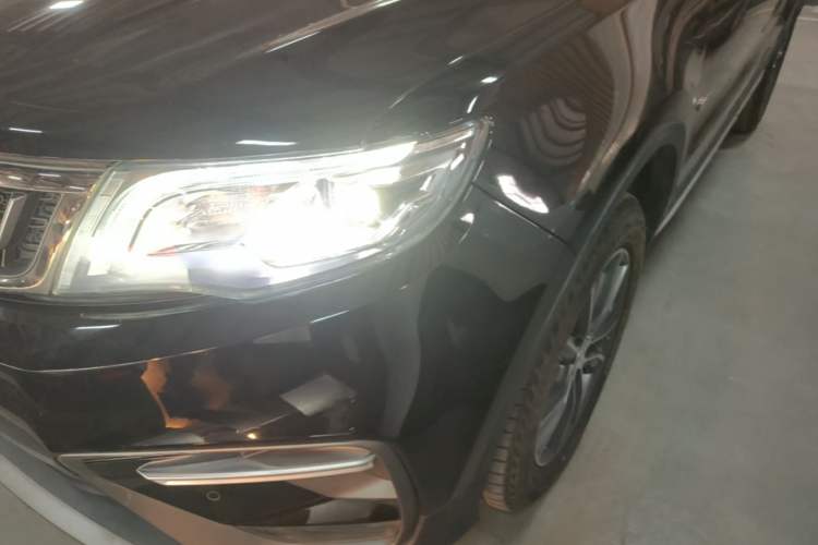 Used Geely Auto Emgrand X7 Sport 2018 1.8TD Automatic Two-Wheel Drive Smart Connect 4G Internet Edition Left Front Headlight
