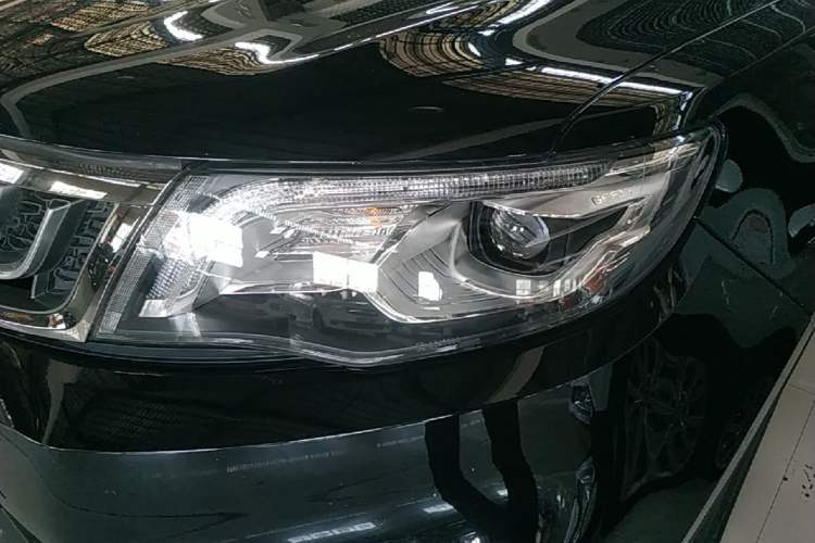 Used Geely Auto Emgrand X7 Sport 2018 1.8TD Automatic Two-Wheel Drive Smart Connect 4G Internet Edition Left Front Headlight