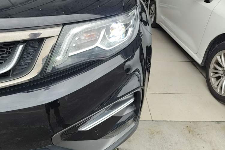 Used Geely Auto Emgrand X7 Sport 2018 1.8TD Automatic Two-Wheel Drive Smart Connect 4G Internet Edition Left Front Headlight