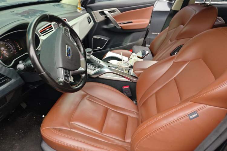 Used Geely Auto Emgrand X7 Sport 2018 1.8TD Automatic Two-Wheel Drive ZhiZun Model with 4G Connectivity Left Front Seat