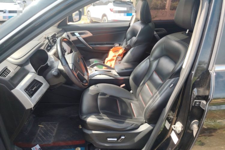 Used Geely Auto Emgrand X7 Sport 2018 Revised Version 1.8TD Automatic Two-Wheel Drive Smart Connectivity 4G-Enabled Edition Left Front Seat