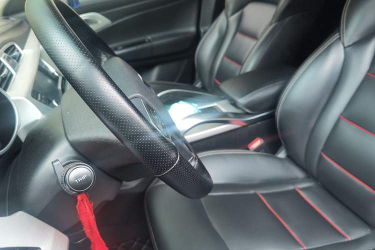 Used Geely Auto Emgrand X7 Sport 2018 Revised Version 1.8TD Automatic Two-Wheel Drive Smart Connectivity 4G-Enabled Edition Left Front Seat