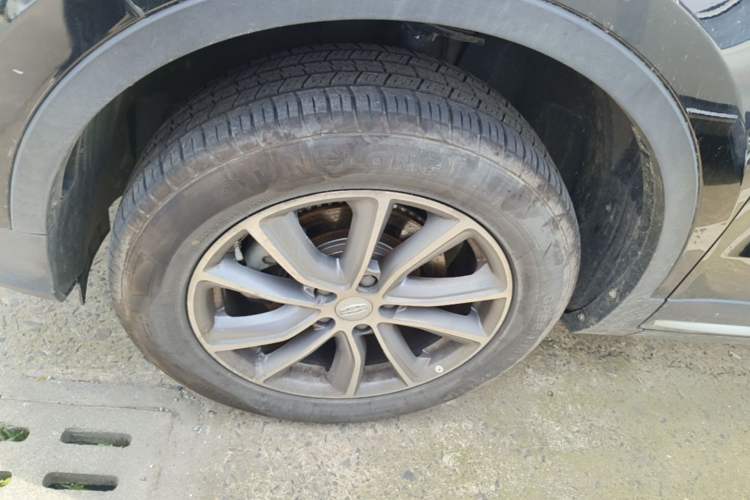 Used Geely Auto Emgrand X7 Sport 2018 1.8TD Automatic Two-Wheel Drive Smart Connect 4G Internet Edition Left Front Wheel Hub