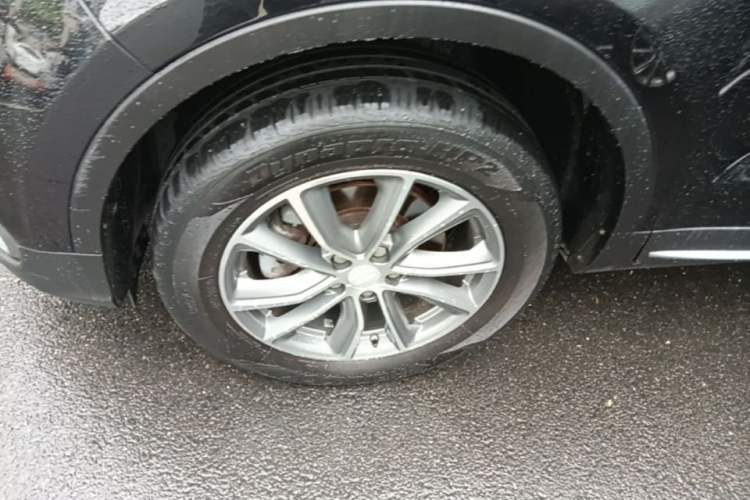 Used Geely Auto Emgrand X7 Sport 2018 1.8TD Automatic Two-Wheel Drive Smart Connect 4G Internet Edition Left Front Wheel Hub