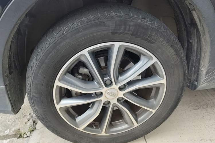 Used Geely Auto Emgrand X7 Sport 2018 1.8TD Automatic Two-Wheel Drive Smart Connect 4G Internet Edition Left Front Wheel Hub