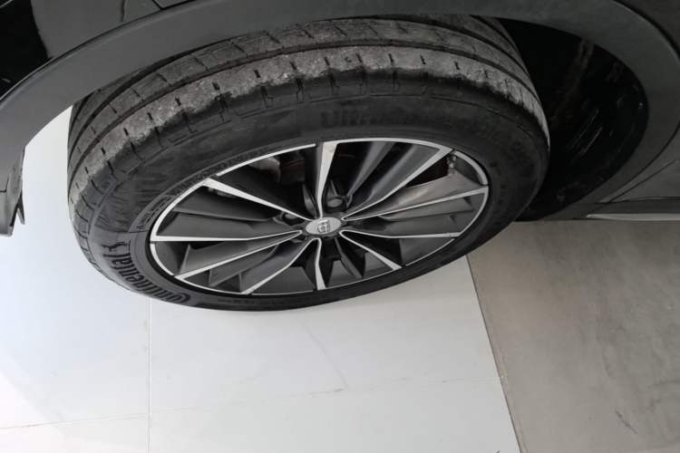 Used Geely Auto Emgrand X7 Sport 2018 1.8TD Automatic Two-Wheel Drive ZhiZun Model with 4G Connectivity Left Front Wheel Hub