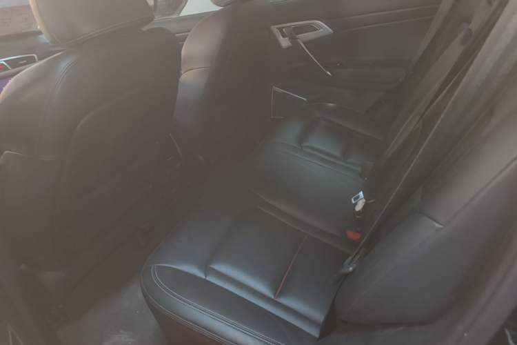 Used Geely Auto Emgrand X7 Sport 2018 1.8TD Automatic Two-Wheel Drive Smart Connect 4G Internet Edition Left Rear Seat