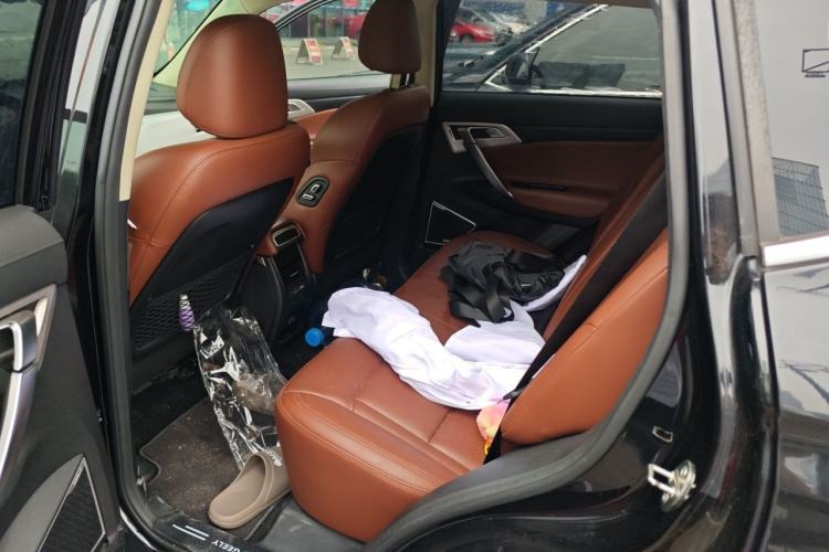 Used Geely Auto Emgrand X7 Sport 2018 1.8TD Automatic Two-Wheel Drive ZhiZun Model with 4G Connectivity Left Rear Seat