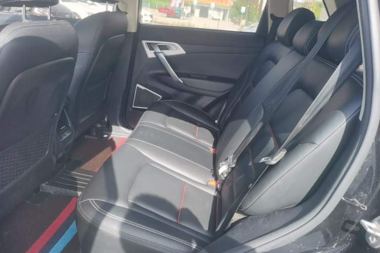 Used Geely Auto Emgrand X7 Sport 2018 1.8TD Automatic Two-Wheel Drive Zhiya Model Left Rear Seat