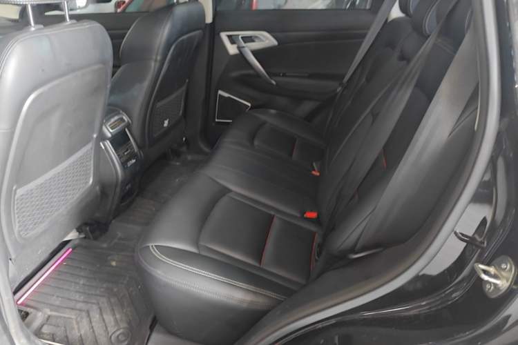 Used Geely Auto Emgrand X7 Sport 2018 1.8TD Automatic Two-Wheel Drive Smart Connect 4G Internet Edition Left Rear Seat