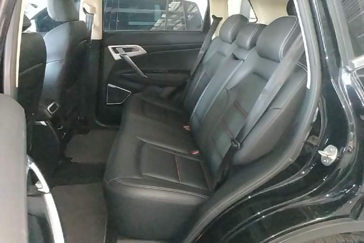 Used Geely Auto Emgrand X7 Sport 2018 1.8TD Automatic Two-Wheel Drive Smart Connect 4G Internet Edition Left Rear Seat