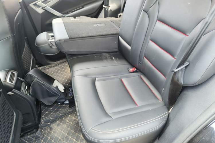 Used Geely Auto Emgrand X7 Sport 2018 1.8TD Automatic Two-Wheel Drive Smart Connect 4G Internet Edition Left Rear Seat