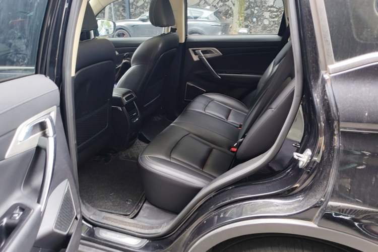 Used Geely Auto Emgrand X7 Sport 2018 1.8TD Automatic Two-Wheel Drive Smart Connect 4G Internet Edition Left Rear Seat