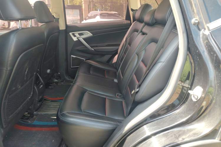 Used Geely Auto Emgrand X7 Sport 2018 Revised Version 1.8TD Automatic Two-Wheel Drive Smart Connectivity 4G-Enabled Edition Left Rear Seat
