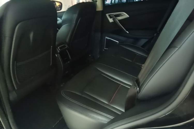 Used Geely Auto Emgrand X7 Sport 2018 1.8TD Automatic Two-Wheel Drive Smart Connect 4G Internet Edition Left Rear Seat