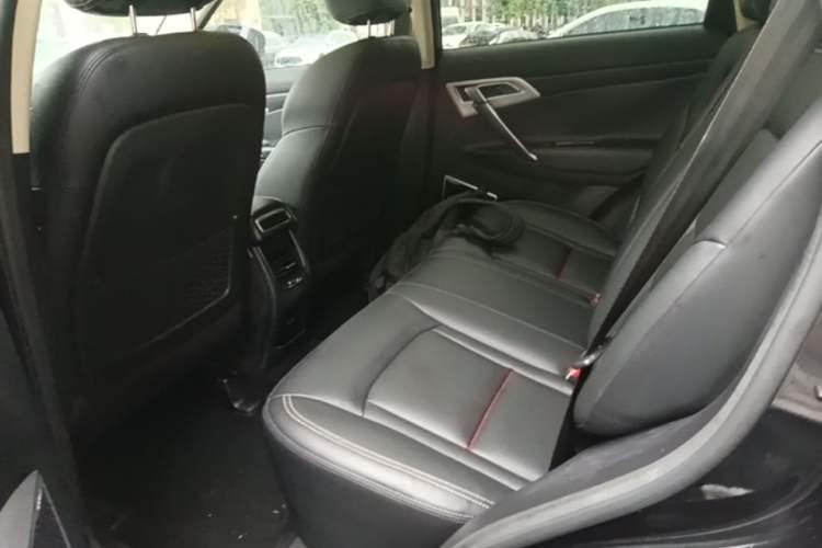 Used Geely Auto Emgrand X7 Sport 2018 1.8TD Automatic Two-Wheel Drive Smart Connect 4G Internet Edition Left Rear Seat