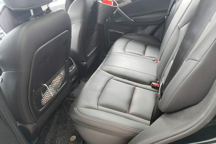 Used Geely Auto Emgrand X7 Sport 2018 1.8TD Automatic Two-Wheel Drive Smart Connect 4G Internet Edition Left Rear Seat