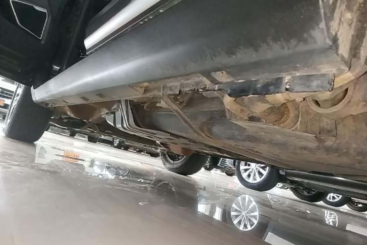 Used Geely Auto Emgrand X7 Sport 2018 1.8TD Automatic Two-Wheel Drive Smart Connect 4G Internet Edition Left Side Sill