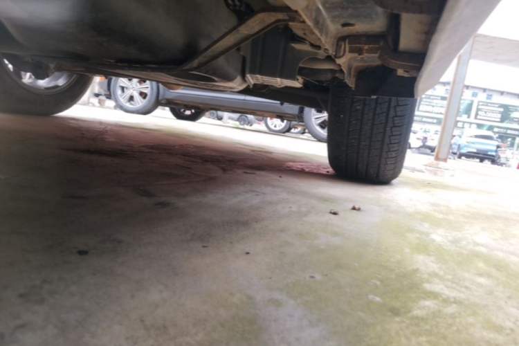 Used Geely Auto Emgrand X7 Sport 2018 1.8TD Automatic Two-Wheel Drive Smart 4G Connected Version Left Side Sill
