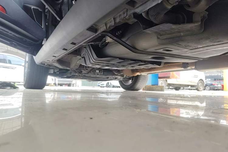 Used Geely Auto Emgrand X7 Sport 2018 1.8TD Automatic Two-Wheel Drive Smart Connect 4G Internet Edition Left Side Sill