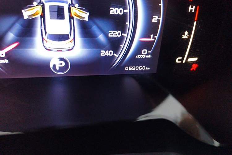Used Geely Auto Emgrand X7 Sport 2018 1.8TD Automatic Two-Wheel Drive Smart Connect 4G Internet Edition Odometer Close Up