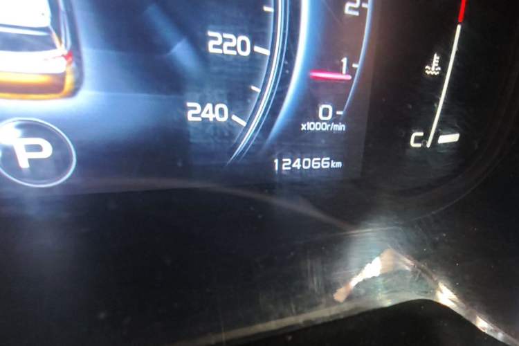 Used Geely Auto Emgrand X7 Sport 2018 1.8TD Automatic Two-Wheel Drive Smart Connect 4G Internet Edition Odometer Close Up