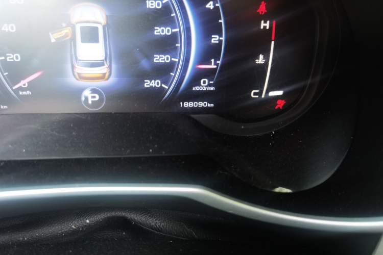 Used Geely Auto Emgrand X7 Sport 2018 Revised Version 1.8TD Automatic Two-Wheel Drive Smart Connectivity 4G-Enabled Edition Odometer Close Up