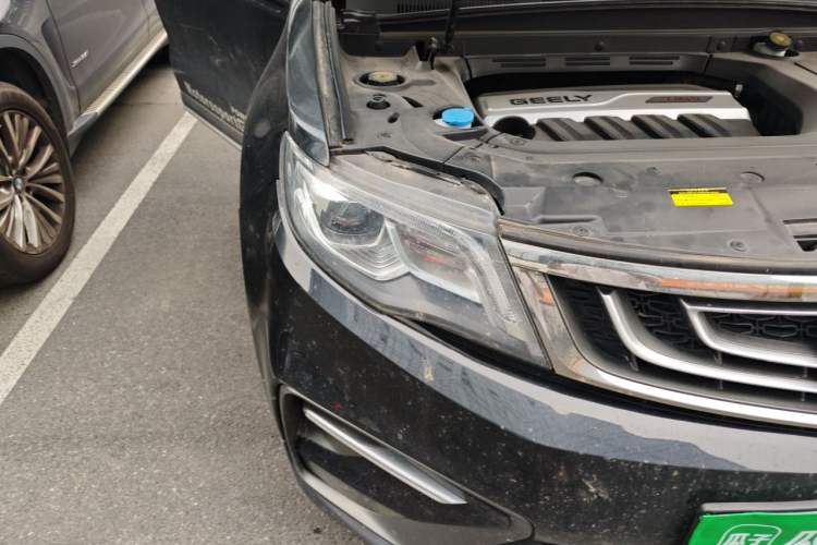 Used Geely Auto Emgrand X7 Sport 2018 1.8TD Automatic Two-Wheel Drive ZhiZun Model with 4G Connectivity Right Front Headlight