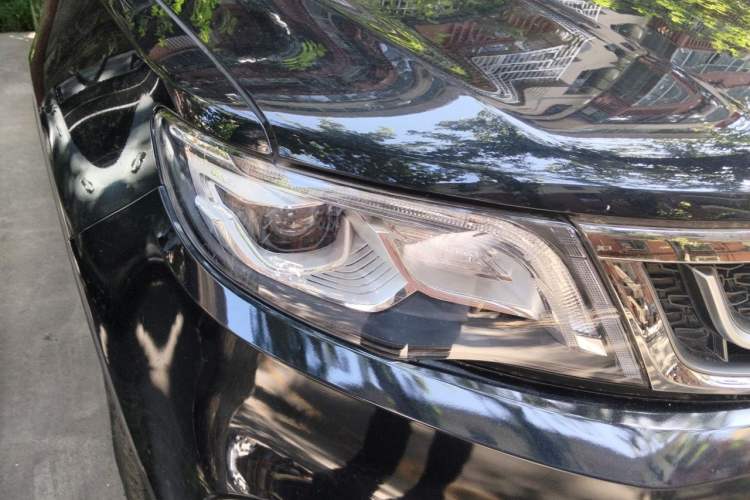 Used Geely Auto Emgrand X7 Sport 2018 1.8TD Automatic Two-Wheel Drive Smart Connect 4G Internet Edition Right Front Headlight