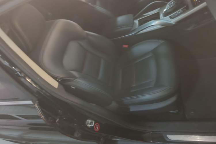 Used Geely Auto Emgrand X7 Sport 2018 1.8TD Automatic Two-Wheel Drive Smart Connect 4G Internet Edition Right Front Seat