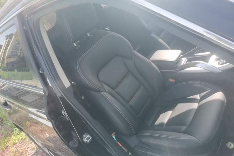 Used Geely Auto Emgrand X7 Sport 2018 1.8TD Automatic Two-Wheel Drive Zhiya Model Right Front Seat