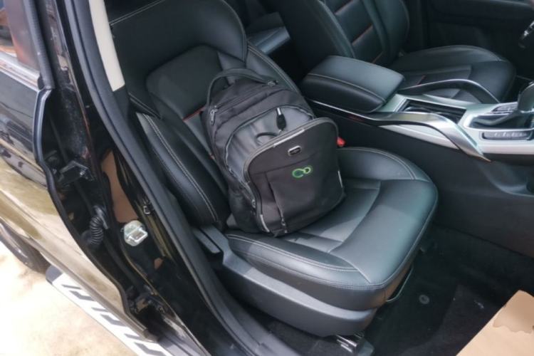 Used Geely Auto Emgrand X7 Sport 2018 1.8TD Automatic Two-Wheel Drive Smart 4G Connected Version Right Front Seat
