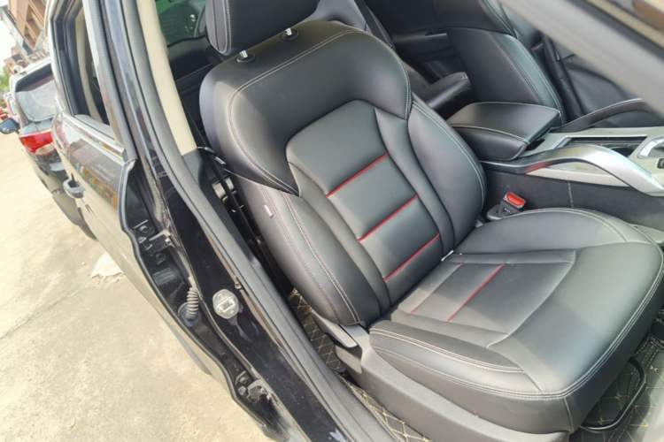 Used Geely Auto Emgrand X7 Sport 2018 1.8TD Automatic Two-Wheel Drive Smart Connect 4G Internet Edition Right Front Seat
