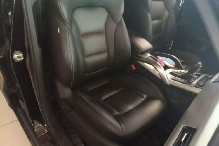 Used Geely Auto Emgrand X7 Sport 2018 1.8TD Automatic Two-Wheel Drive Smart Connect 4G Internet Edition Right Front Seat