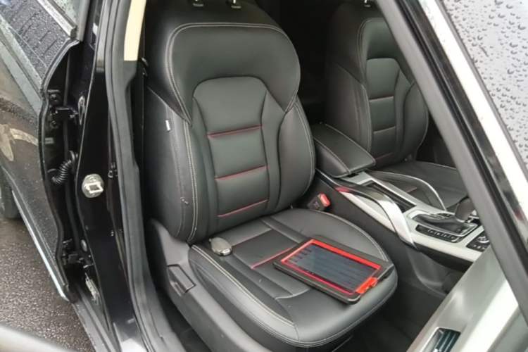 Used Geely Auto Emgrand X7 Sport 2018 1.8TD Automatic Two-Wheel Drive Smart Connect 4G Internet Edition Right Front Seat