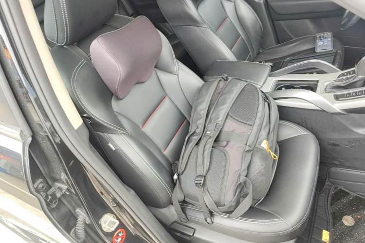 Used Geely Auto Emgrand X7 Sport 2018 1.8TD Automatic Two-Wheel Drive Smart Connect 4G Internet Edition Right Front Seat
