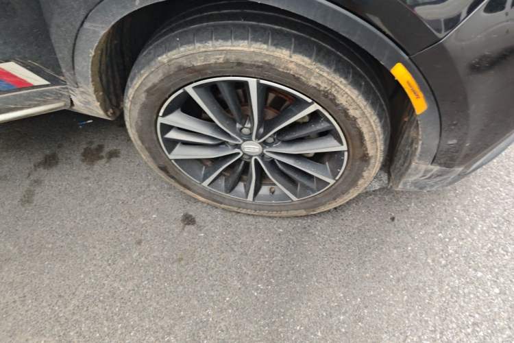 Used Geely Auto Emgrand X7 Sport 2018 1.8TD Automatic Two-Wheel Drive ZhiZun Model with 4G Connectivity Right Front Wheel Hub
