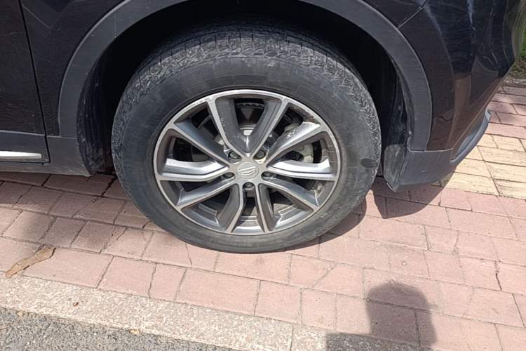 Used Geely Auto Emgrand X7 Sport 2018 1.8TD Automatic Two-Wheel Drive Smart Connect 4G Internet Edition Right Front Wheel Hub
