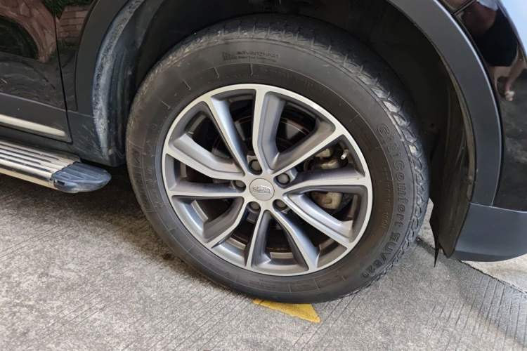 Used Geely Auto Emgrand X7 Sport 2018 1.8TD Automatic Two-Wheel Drive Smart Connect 4G Internet Edition Right Front Wheel Hub