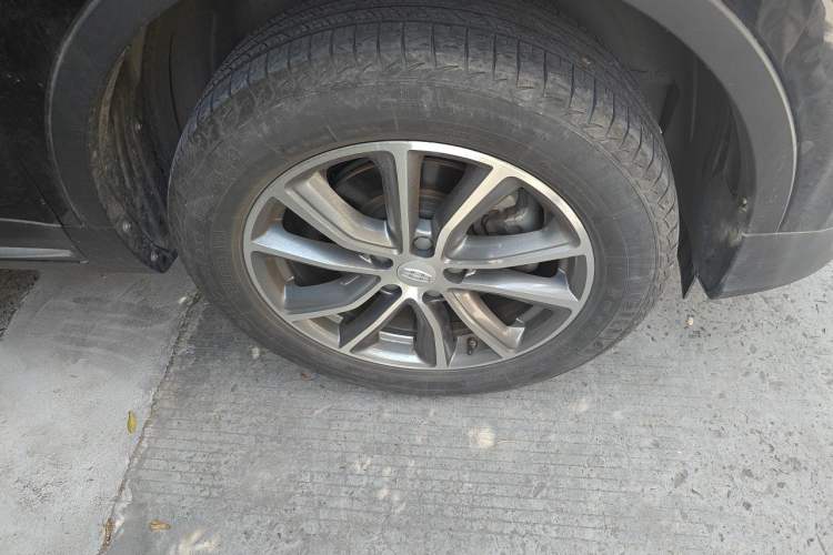 Used Geely Auto Emgrand X7 Sport 2018 1.8TD Automatic Two-Wheel Drive Zhiya Model Right Front Wheel Hub