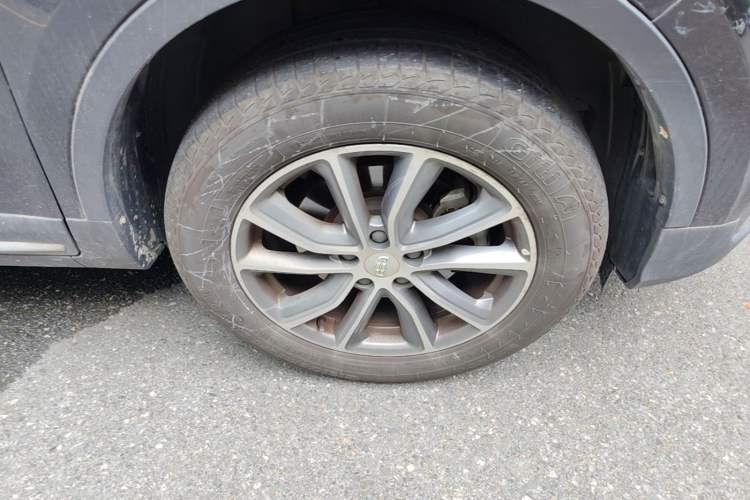 Used Geely Auto Emgrand X7 Sport 2018 1.8TD Automatic Two-Wheel Drive Smart Connect 4G Internet Edition Right Front Wheel Hub
