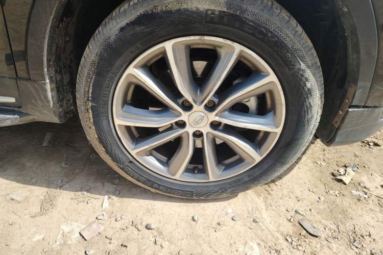 Used Geely Auto Emgrand X7 Sport 2018 Revised Version 1.8TD Automatic Two-Wheel Drive Smart Connectivity 4G-Enabled Edition Right Front Wheel Hub