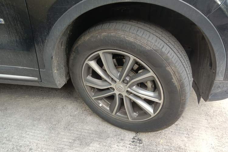 Used Geely Auto Emgrand X7 Sport 2018 1.8TD Automatic Two-Wheel Drive Smart Connect 4G Internet Edition Right Front Wheel Hub