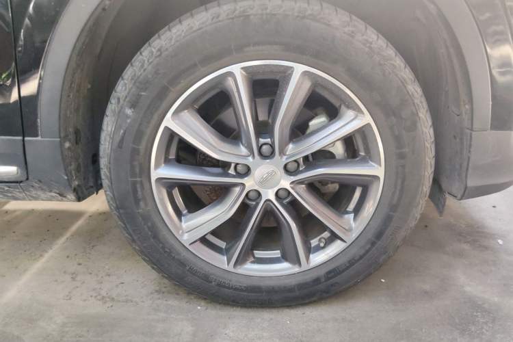 Used Geely Auto Emgrand X7 Sport 2018 1.8TD Automatic Two-Wheel Drive Smart Connect 4G Internet Edition Right Front Wheel Hub