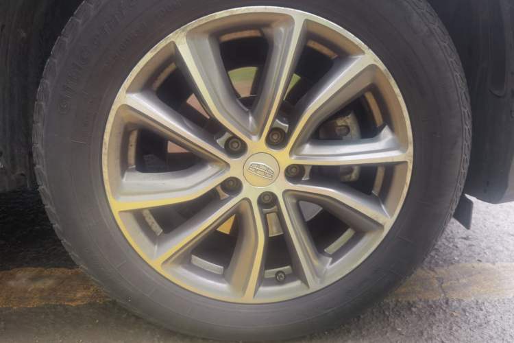 Used Geely Auto Emgrand X7 Sport 2018 Revised Version 1.8TD Automatic Two-Wheel Drive Smart Connectivity 4G-Enabled Edition Right Front Wheel Hub