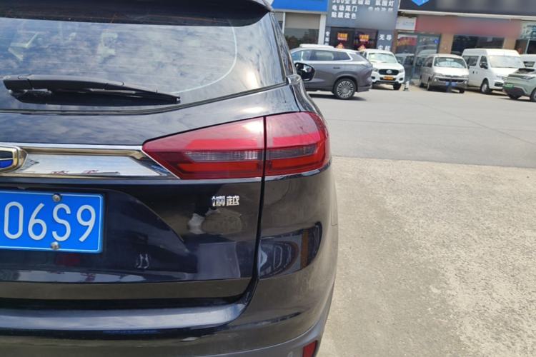 Used Geely Auto Emgrand X7 Sport 2018 1.8TD Automatic Two-Wheel Drive Smart Connect 4G Internet Edition Right Rear Taillight