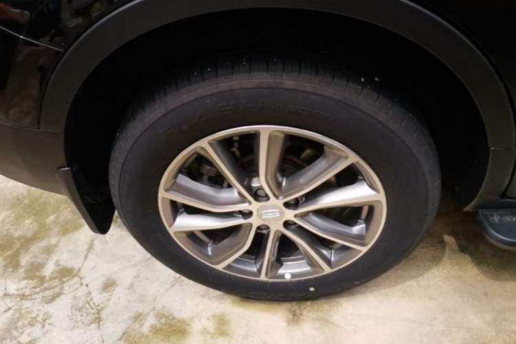 Used Geely Auto Emgrand X7 Sport 2018 1.8TD Automatic Two-Wheel Drive Smart 4G Connected Version Right Rear Wheel Hub