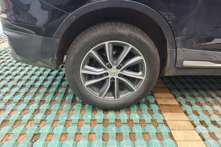 Used Geely Auto Emgrand X7 Sport 2018 1.8TD Automatic Two-Wheel Drive Smart Connect 4G Internet Edition Right Rear Wheel Hub