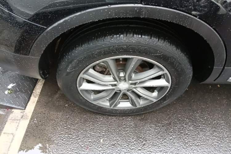 Used Geely Auto Emgrand X7 Sport 2018 1.8TD Automatic Two-Wheel Drive Smart Connect 4G Internet Edition Right Rear Wheel Hub